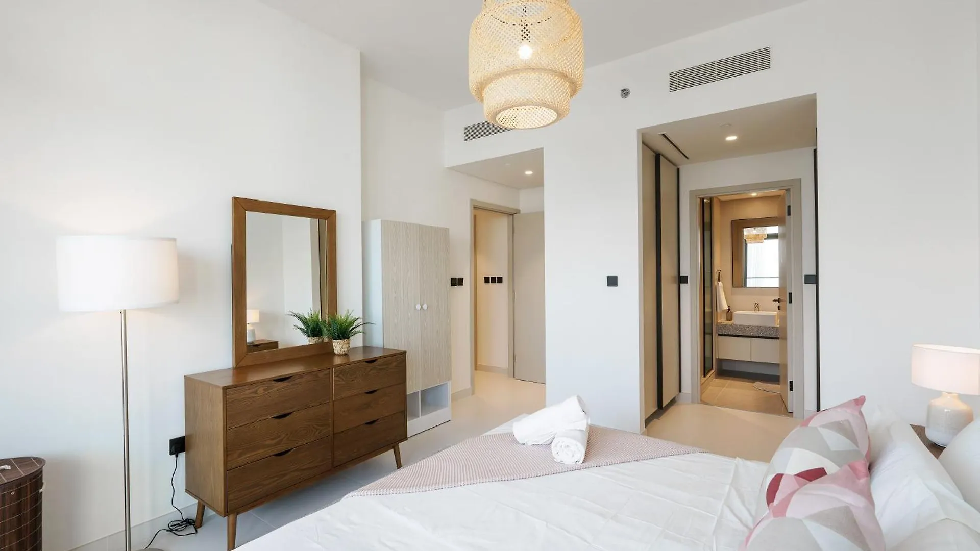 Luxurious 2Br In Beachfront With Marina Skyline View Dubai Apartment